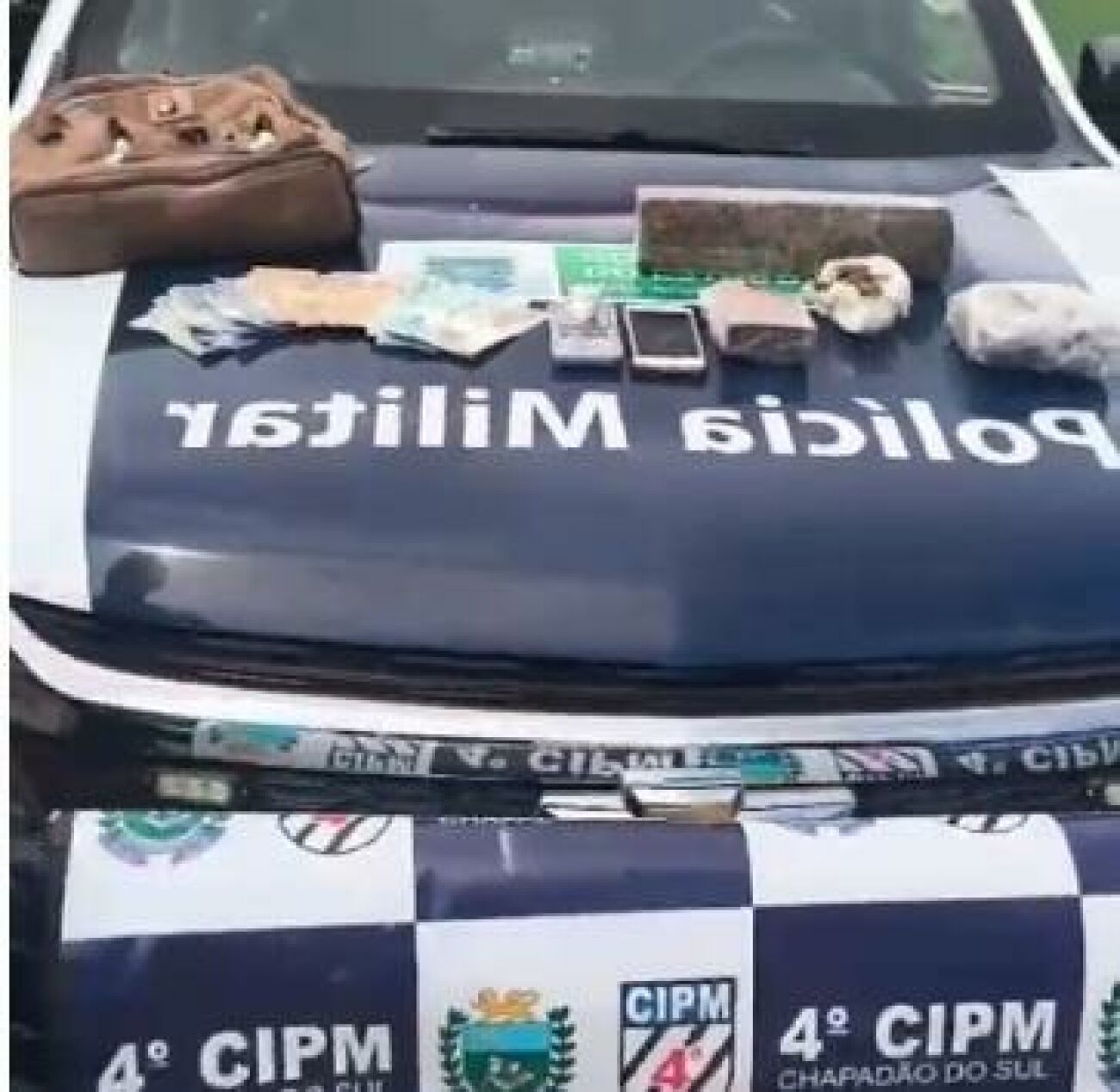 Ilustração da notícia Durante flagrante, homem é preso com maconha, skank, cocaína e munição em Chapadão do Sul da MS Todo dia